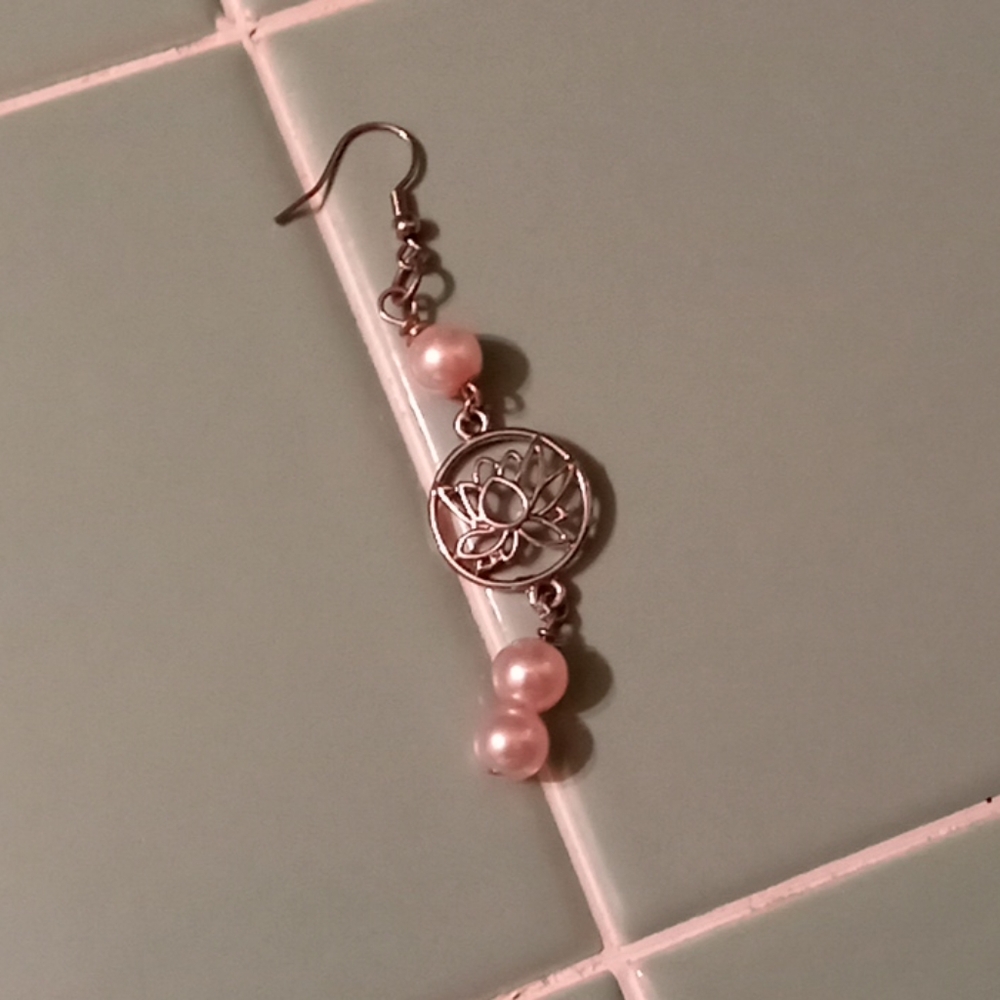 Earings - Picture 2 of 3